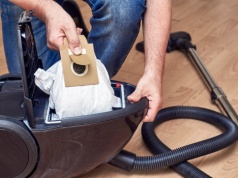 Wcale nie do papieru ani bio. Gdzie wyrzucić worek z odkurzacza? Polacy wciąż nie wiedzą