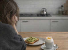 Jesz raz dziennie, lubisz być sama i kiepsko sypiasz? To nie przypadek