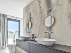 Polacy już nie chcą słyszeć o płytkach w łazience. Teraz hitem jest ten materiał