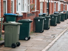 31 marca 2026 r. nowe zasady segregacji śmieci w Anglii. Co gdzie wyrzucać, aby uniknąć problemów