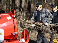Świnoujście. "Pożeracz gałęzi" już pracuje