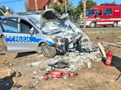Wypadek radiowozu pod Krakowem. Dwóch policjantów trafiło do szpitala