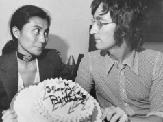 Plotki o seksualności Johna Lennona krążą od lat. "Zadzwoniła i powiedziała: »Myślę, że John mógł być gejem«"