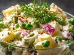 Goście będą walczyć o tę sałatkę. Przygotuj całe wiadro, bo inaczej dla ciebie zabraknie