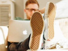 Zetki wcale nie są roszczeniowe. Pokazują milenialsom, na co nie pozwalać sobie w pracy