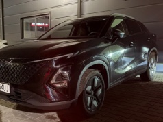 Po 13 godzinach jazdy w nocy postawiłem ją pod salonem Omody i wsiadłem do Lexusa NX. Wtedy zrozumiałem, jak dobry jest ten SUV