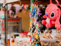 Trwa Jarmark Kaziukowy w Radomiu. Na stoiskach przysmaki i rękodzieło (wideo)