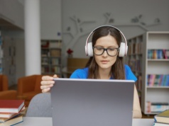 Streamingi i subskrypcje ze zniżką. Studenci mogą płacić dużo mniej