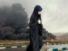 Toksyczne deszcze spadły na ludzi w Teheranie. Wojna w Iranie to również postępująca katastrofa ekologiczna