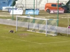 Komentarze nie pozostawiają wątpliwości. Kuriozalna sytuacja na boisku