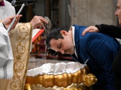 Chrzty dorosłych: boom we Francji, umiarkowany wzrost w Niemczech