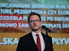 Europoseł PiS pisał o sportowym samochodzie służbowym szefa MSWiA. "Prymitywny fejk"