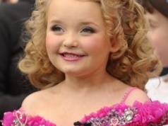 Tak teraz wygląda Honey Boo Boo. Dziś ma 20 lat i BARDZO SIĘ ZMIENIŁA. Co studiuje i jak żyje? (ZDJĘCIA)