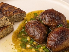 Policzki wieprzowe w sosie z wyjątkowym omletem gryczanym Jurka Sobieniaka