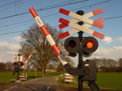 Rolnicy odcinani od pól? Kolej zamyka przejazdy na wsiach