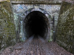 Zabytkowy tunel w Szklarach objęty obszarem Natura 2000