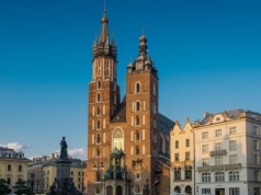 Nowy podatek dla wiernych? W Sejmie pojawił się pomysł potrącania 8 proc. z pensji