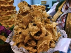 Na Podlasiu podają na weselach. Czarne kropki wyglądają jak mrówki