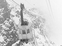 Była symbolem sukcesów II RP. Ale jej budowa budziła zaciekły opór