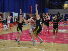 Elbasket wygrywa z liderem