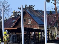 Pożar domu pod Krakowem. W akcji liczne zastępy straży pożarnej (Galeria)