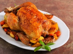 Jak upiec idealnego kurczaka z warzywami? Sprawdzony sposób na niedzielny obiad