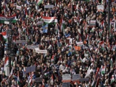 Orban straszy: „Bruksela szykuje się do wojny”