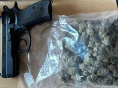 Kraków. Narkotyki w kilku mieszkaniach na południu miasta. 40-latek zatrzymany