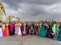 Pokaz mody pod dźwigozaurami, sesja na dachu MCN