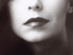 Uwielbiana przez Polaków aktorka na zdjęciach sprzed lat. Mało kto ją poznaje