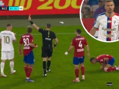 Lukas Podolski zupełnie stracił głowę. Sędzia od razu wyrzucił go z boiska