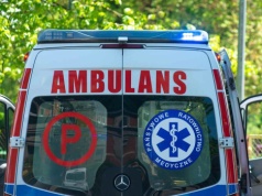 Samochód wjechał w przystanek w Poznaniu. 25-latka w szpitalu