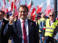 Marcin Romanowski chwali się udziałem w marszu Orbana. "Walczymy o wolną Polskę i wolne Węgry"