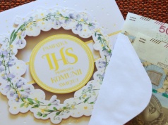 Tyle wypada włożyć do koperty na komunię. "Widełki" w 2026 roku się zmieniły