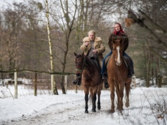 Magdalena Cielecka i Daniel Olbrychski w Teatrze TV wg „Wszystko na sprzedaż” Andrzeja Wajdy