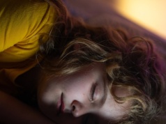 Nastolatki śpią coraz mniej. Nowe badanie pokazuje skalę problemu