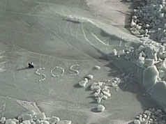 Na środku Bałtyku ułożyli z brył lodu jedno słowo. Potem zaczęła się walka o czas