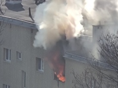 Pożar w budynku wielorodzinnym przy ul. Skautów w Lublinie. Na miejscu pracuje kilka zastępów straży pożarnej