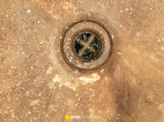 Genialny trik na czysty zlew. Zapomnij o zaciekach i brzydkim zapachu