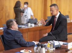 Węgierski minister krytykuje Tuska. „Mógł tu być”