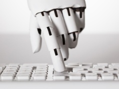 Serwis miał wrócić w wielkim stylu. Zabił go bezprecedensowy najazd botów