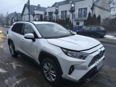 “Kobra” odzyskała dwie kradzione, zalegalizowane Toyoty Rav4