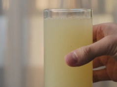 Polski supernapój za grosze. Większość wylewa go do zlewu