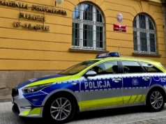 14-latek siedział na oknie i płakał. Policjantka zdążyła w ostatniej chwili