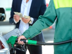 Czy stacje paliw windują ceny? Forsal: Rząd powinien to sprawdzić