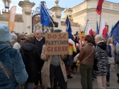 Protest „Chcemy być SAFE” przed Pałacem Prezydenckim
