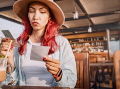 Gość to nie bankomat. "Czarna Lista" restauracji z ukrytymi opłatami