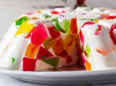 Weź skyr i galaretki. Ten deser wygląda jak potłuczone szkło, ale rozpływa się w ustach