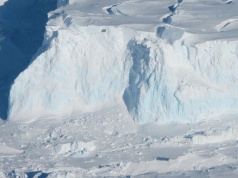 Naukowcy patrzą na Lodowiec Zagłady i nie mogą uwierzyć. To ostrzeżenie