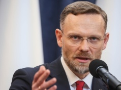 Tusk straszy obiema Konfederacjami, PiS-em i prezydentem Nawrockim. Bogucki odpowiada: „Nie ma mowy o polexicie”